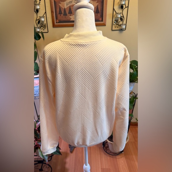 NWOT Women’s Cream Zip-Up Sweater Size L Textured Long Sleeves Polyester - Picture 2 of 14